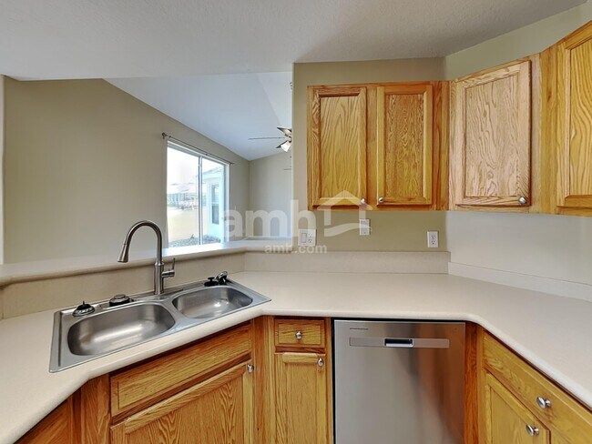 Building Photo - 1201 SW Minyo Ave