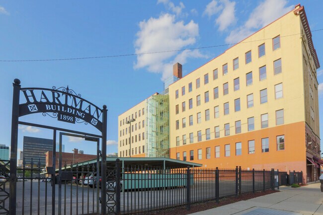Building Photo - 150 E Main St