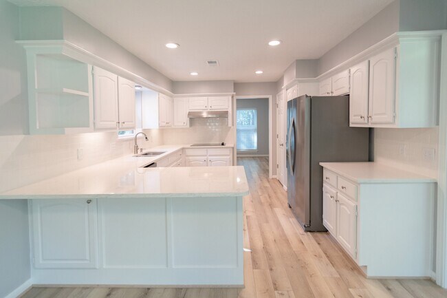 Building Photo - 10 Coralvine Ct