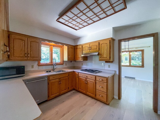 Building Photo - 6211 Fisher Ln
