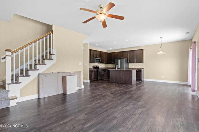 Building Photo - 224 Admiral Ct