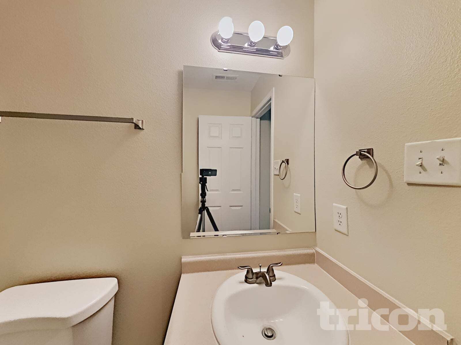 Building Photo - 9017 Southernwood Way