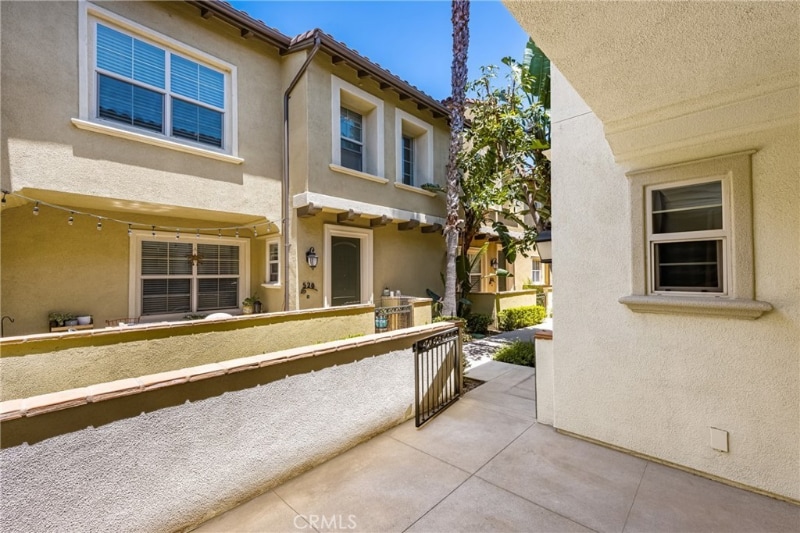 Building Photo - 544 S Casita St