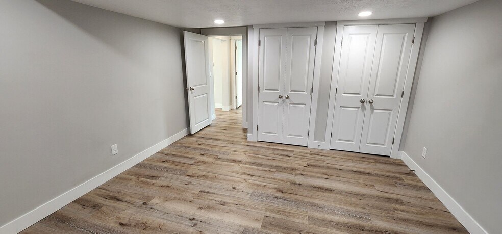 Building Photo - 1552 S 210 W
