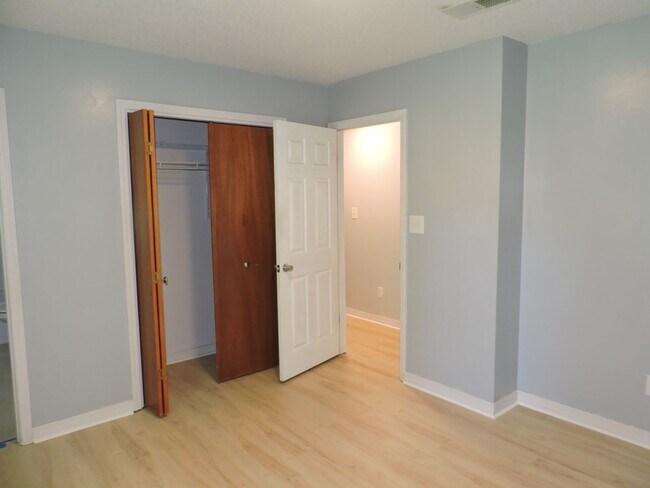 Building Photo - Easy access to Whiting Field!