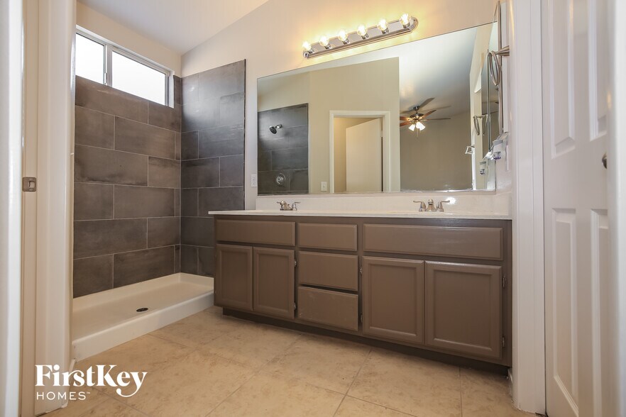 Building Photo - 4912 Breezy Day Dr