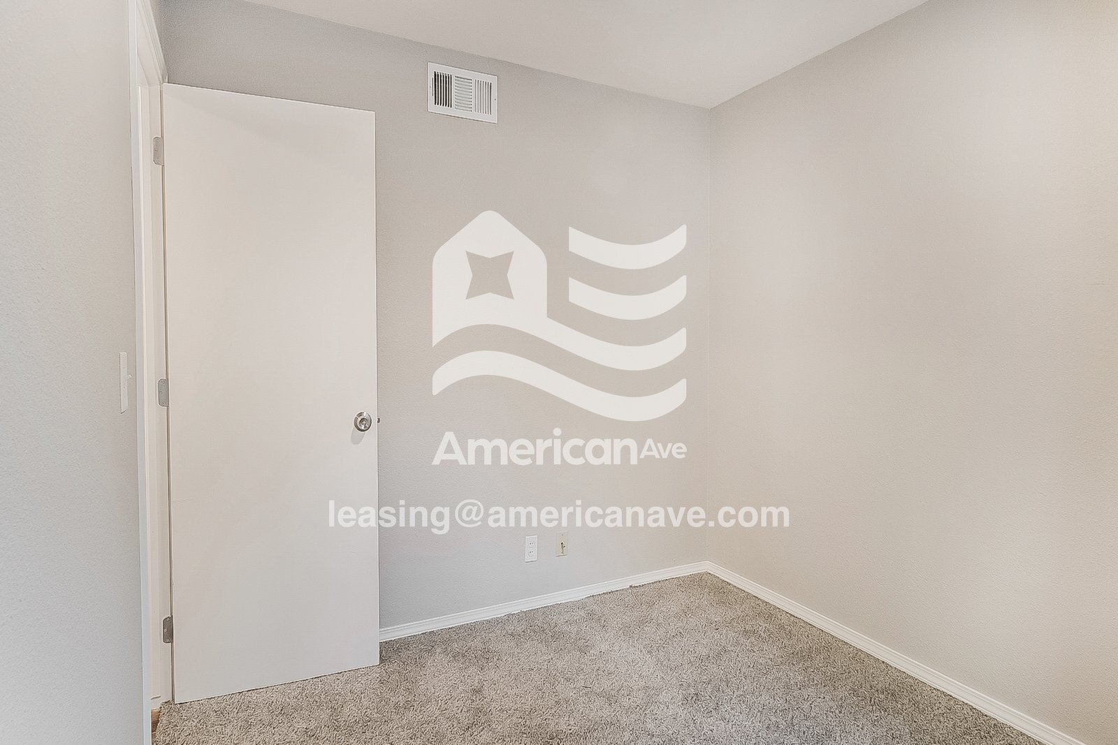 Building Photo - 143 W 50th Pl N