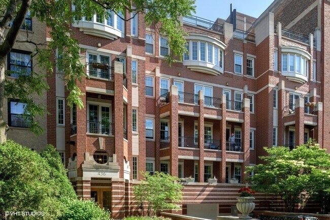 Building Photo - 436 W Belmont Ave