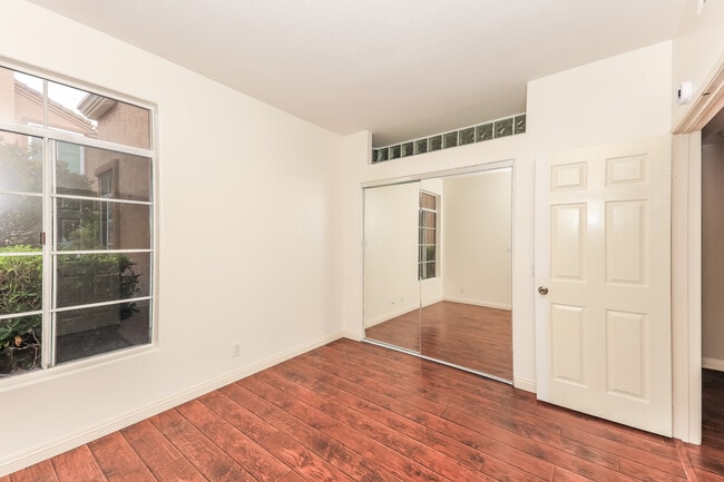 Building Photo - 3547 Cameo Dr
