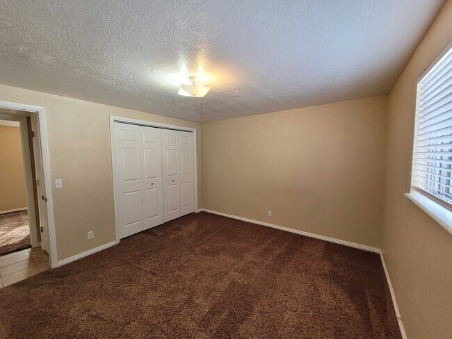 Building Photo - 125 W 1100 N