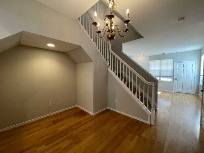 Building Photo - Beautiful Town Home Coming Soon! Great Loc...