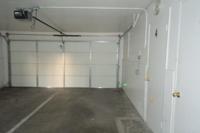 Building Photo - 1214 Sycamore Dr