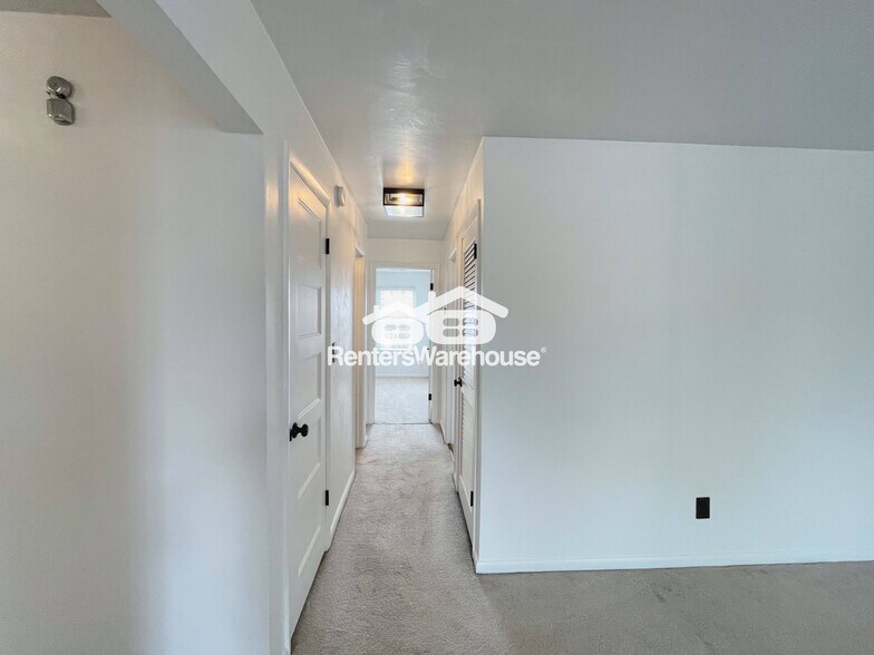 Building Photo - 1843 Chantilly Ct