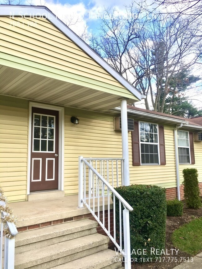 Building Photo - 307 N School Pl
