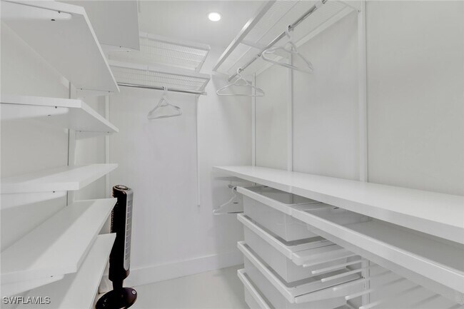Building Photo - 9 High Point Cir N