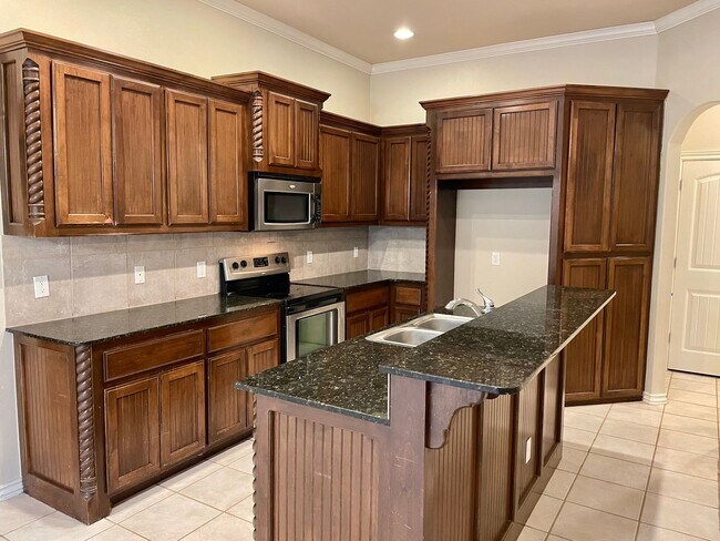 Building Photo - Great 4 Bed In Edmond Schools!!