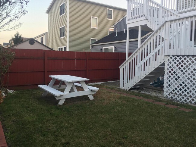 Building Photo - 205 3rd St S