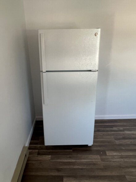 Building Photo - 132 S Apple St