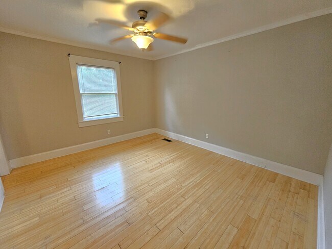 Building Photo - 204 Parkins Mill Rd