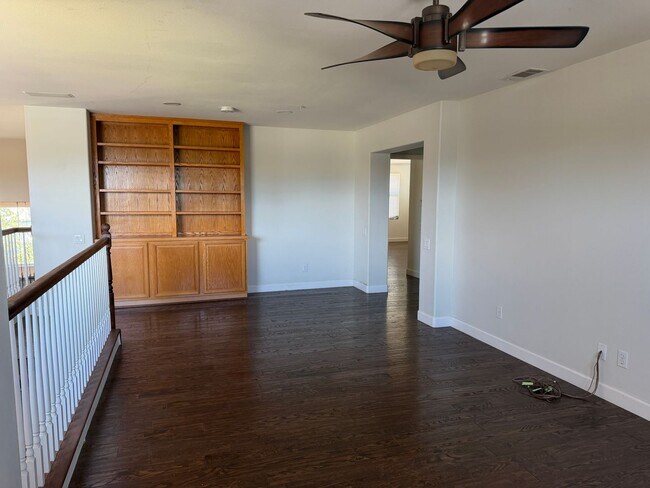 Building Photo - 841 Rosebud Dr