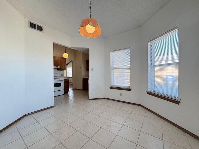 Building Photo - Northeast El Paso 3 Bed/1.5 Bath