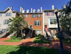 Building Photo - 161 Cottonwood St