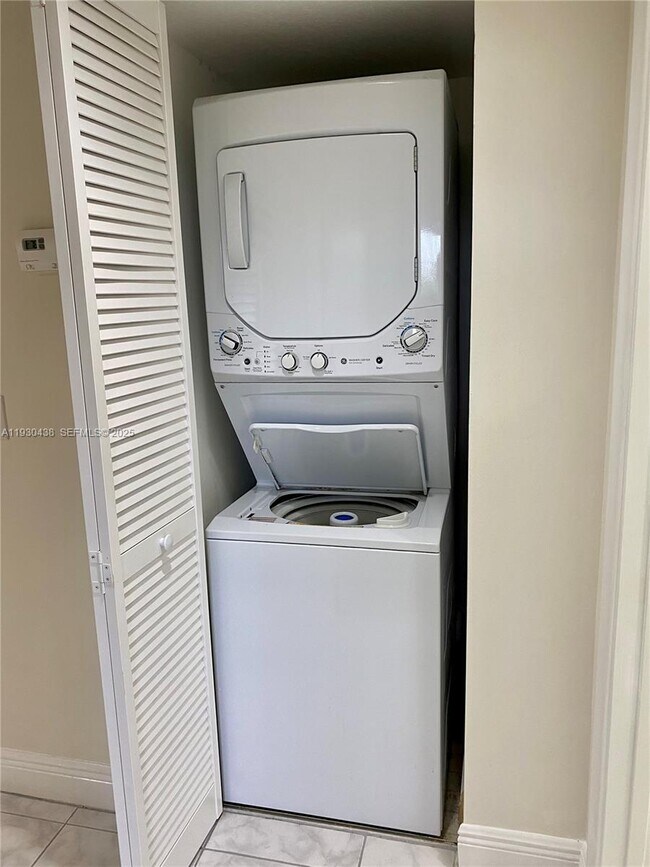 Building Photo - 12850 SW 4th Ct