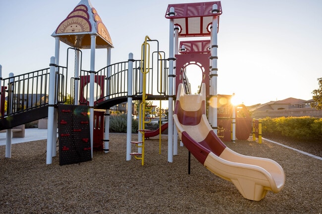 Building Photo - 617 Copper Ridge Way