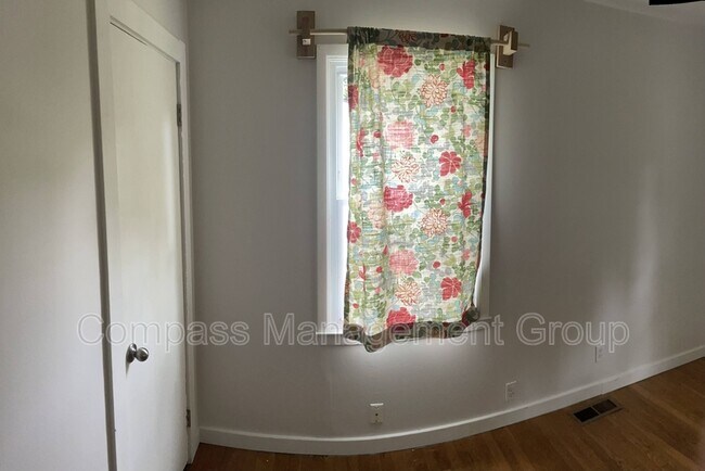 Building Photo - 2911 Davis St SE