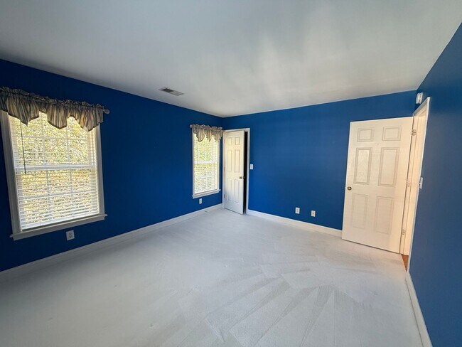 Building Photo - 935 Charter Oaks Dr