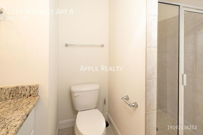 Building Photo - 1019-A Ninth St - Available Now!
