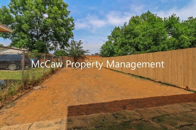 Building Photo - 5004 Colonial Ave