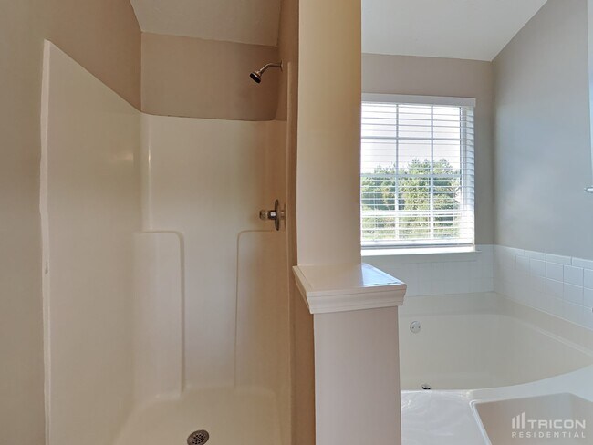 Building Photo - 315 Hazelhurst Dr