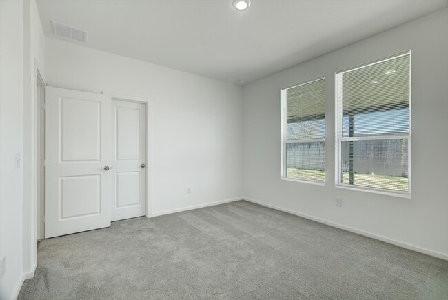 Building Photo - 519 Louis Ln