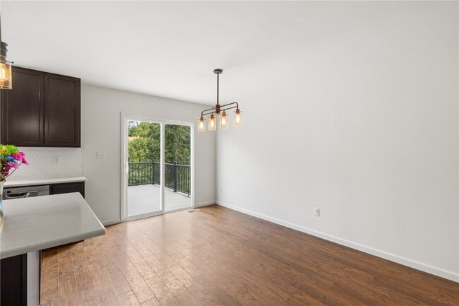 Building Photo - 945 Crestwood Ln