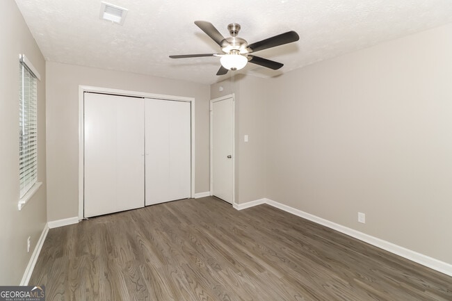 Building Photo - 3470 Valley Oaks Rd