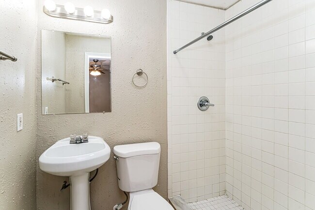 Building Photo - 3804 Hill N Dale Pl