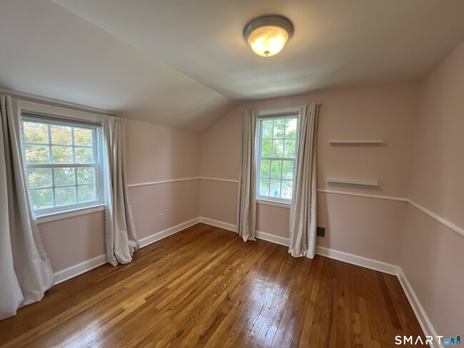 Building Photo - 65 Buell St