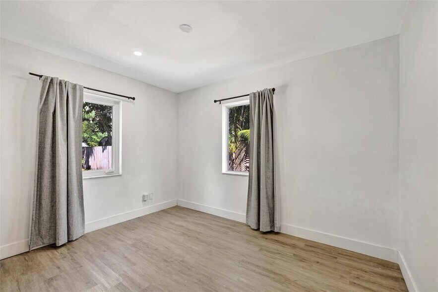 Building Photo - 843 SW 20th St