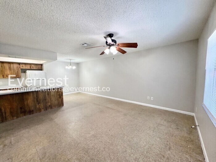 Building Photo - 3062 St Paul Dr