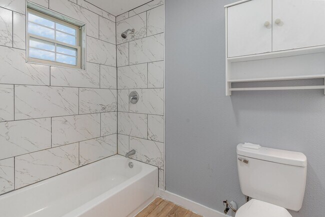 Building Photo - 4621 Owenwood Ave