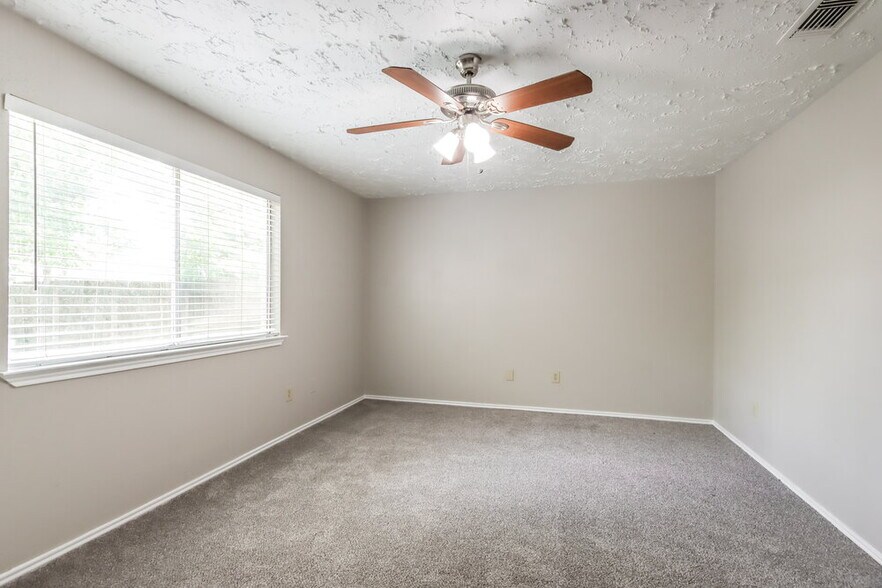 Building Photo - 10618 Plum Lake Dr