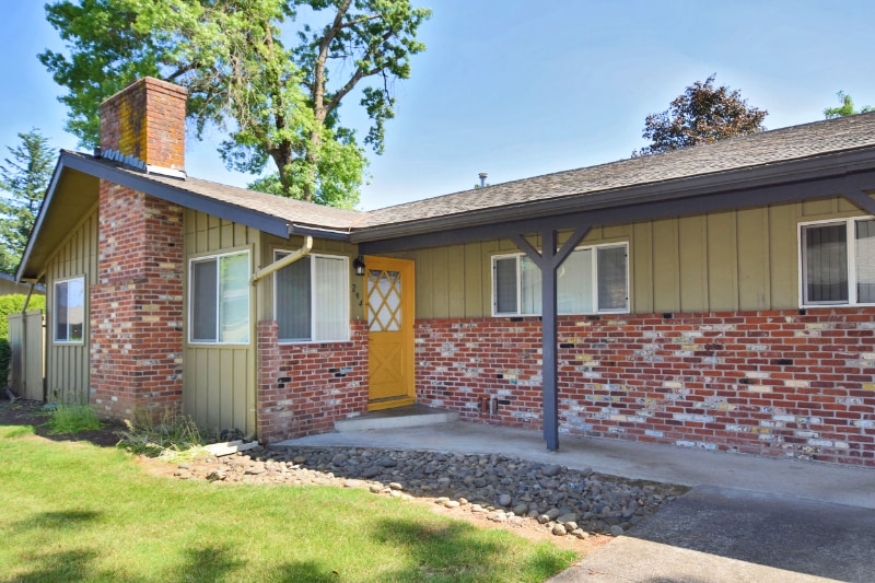 Building Photo - 250 SE Vista Ave