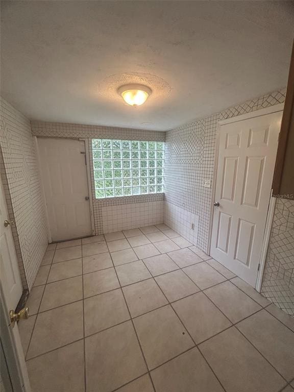 Building Photo - 127 Country Club Dr