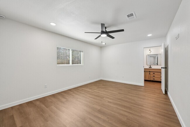 Building Photo - 14 Fiddleleaf Ct