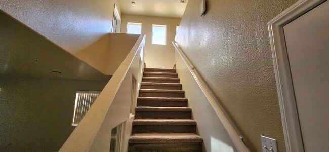 Building Photo - Condo in Gated Genevieve Court