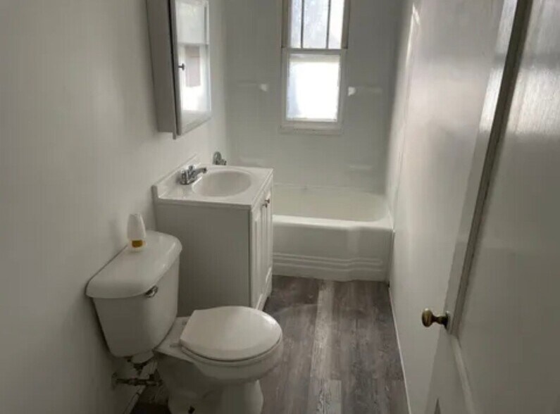 Building Photo - 1520 17th Ave