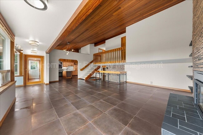 Building Photo - 5203 N Mulvaney Ct