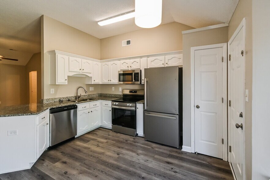 Building Photo - 9043 William Paul Dr