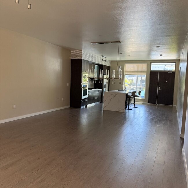 Building Photo - 8925 W Flamingo Rd